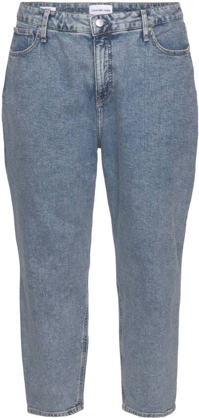 Calvin Klein Jeans Plus Mom jeans MOM JEAN PLUS in moon-washed look met calvin klein-logo-badge