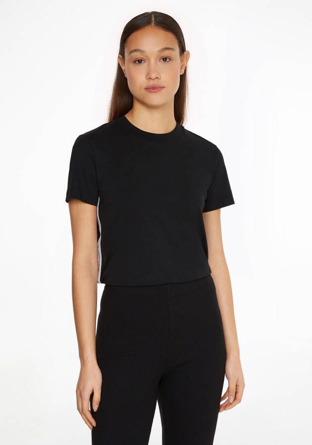 Calvin Klein Shirt met ronde hals SIDE CONTRAST TAPE TEE met opzij jeans logo-opschrift