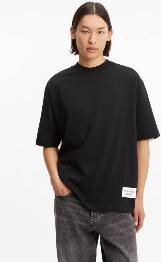 Calvin Klein T-shirt BOLD LOGO COLORBLOCK TEE met een ronde hals