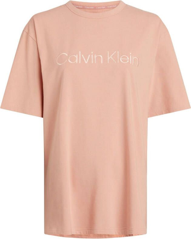 Calvin Klein T-shirt S S CREW NECK met een logo-opschrift op borsthoogte