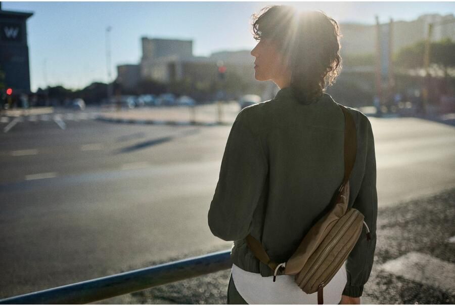 Camel active Buiktasje Aurum van gerecycled robuust nylon lichtgewicht met fijne details - Foto 2