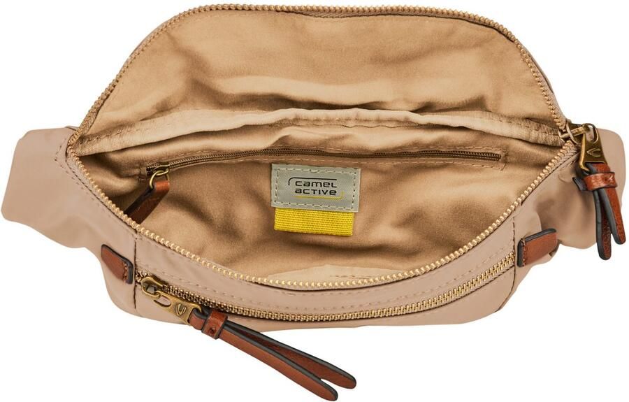 Camel active Buiktasje Bari van hoogwaardig mat nylon met gestreept geweven band