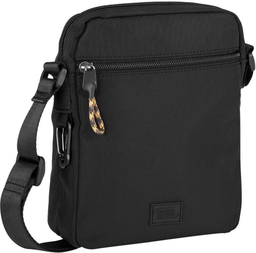 Camel active Schoudertas Terra van gerecycled nylon en volumineus aangebrachte zakken