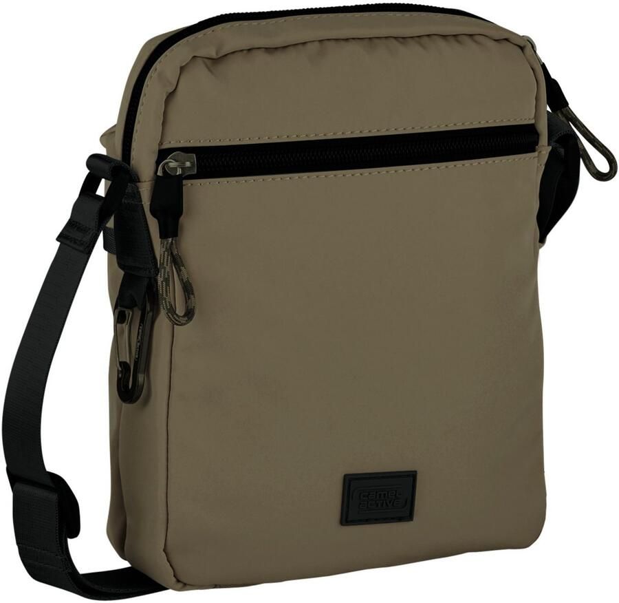 Camel active Schoudertas Terra van gerecycled nylon en volumineus aangebrachte zakken