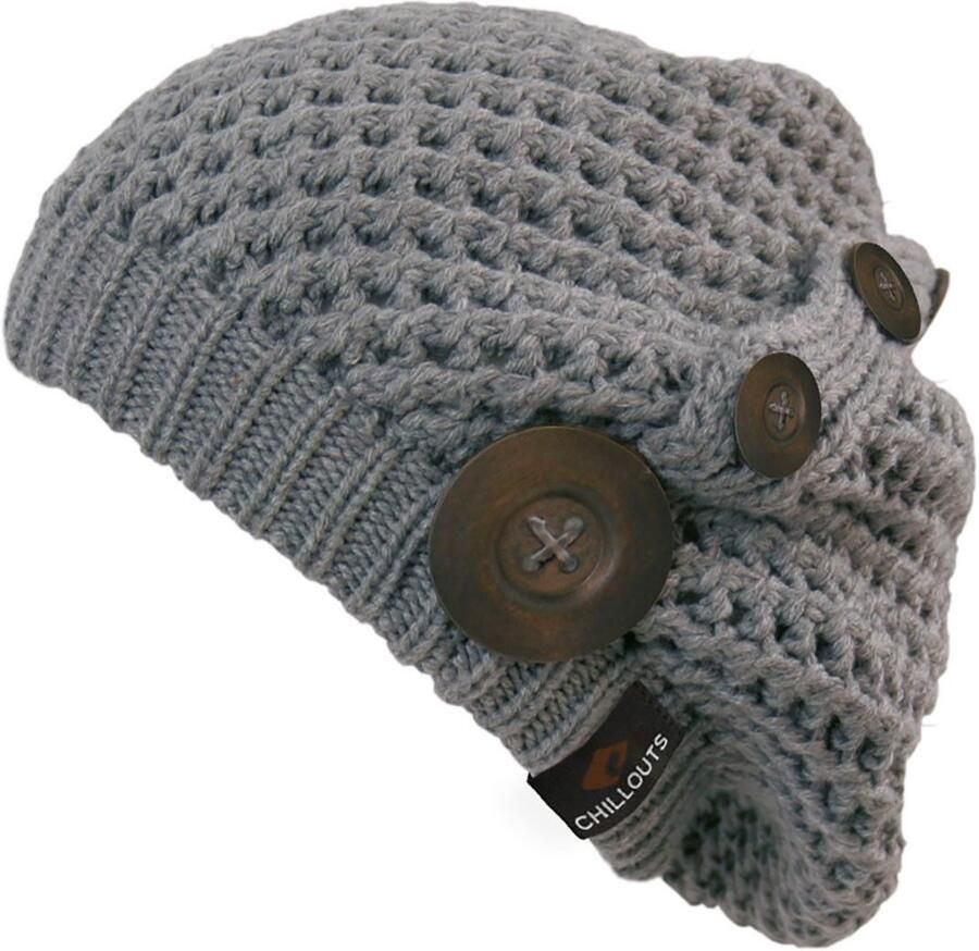 Chillouts Beanie Nelly Hat met moderne breipatroon en sierknopen