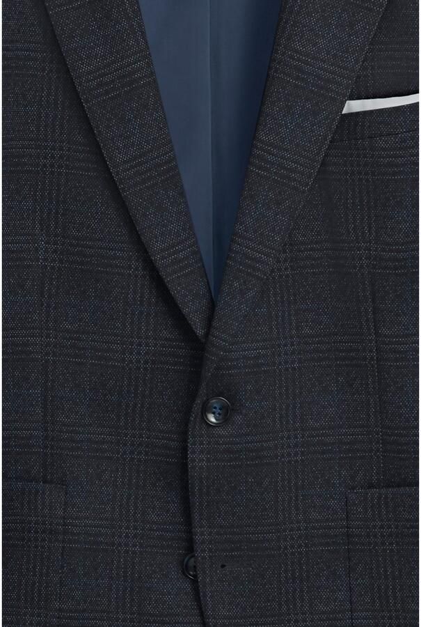 Cinque Colbert bij een pak CIDATI met reverskraag