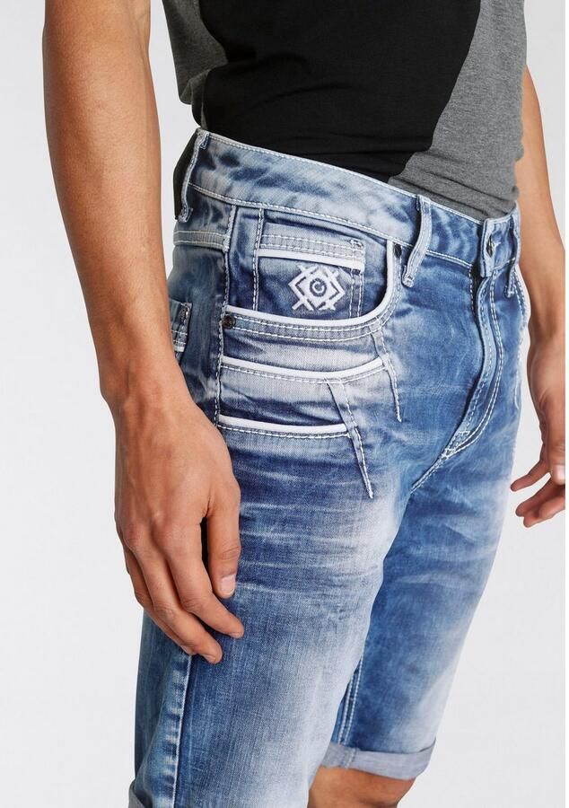 Cipo & Baxx Bermuda in denim en met markante zakken - Foto 8