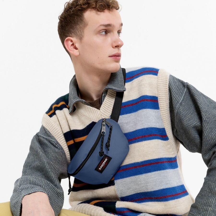 Eastpak Buiktasje SPRINGER unisex heuptas minibag in een casual look met logo-patch