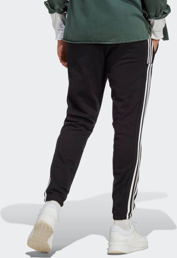 adidas Sportswear Sportbroek ESSENTIALS FRENCH TERRY TAPERED ELASTIC CUFF 3STREPEN BROEK (1-delig)
