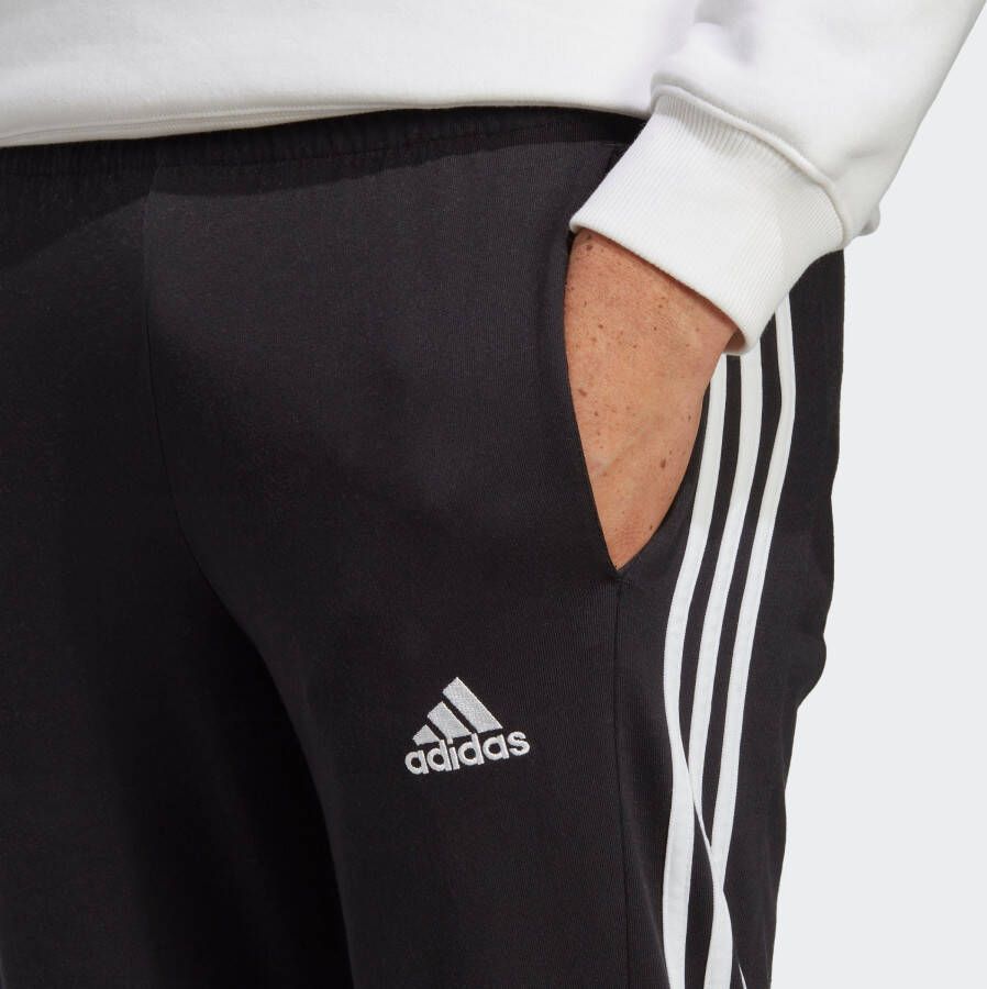 adidas Sportswear Sportbroek ESSENTIALS SINGLE JERSEY TAPERED OPEN HEM 3-STRIPE BROEK (1-delig)