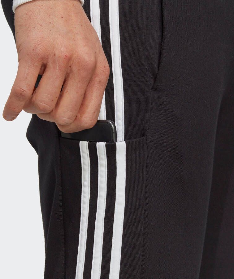 adidas Sportswear Sportbroek ESSENTIALS SINGLE JERSEY TAPERED OPEN HEM 3-STRIPE BROEK (1-delig)