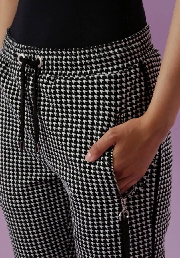 Aniston CASUAL Comfortbroek met trendy pied-de-poulemotief en piping langs de zijnaden