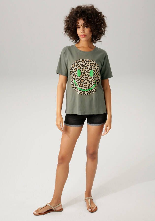 Aniston CASUAL T-shirt met smiley print in animal look op de voorkant