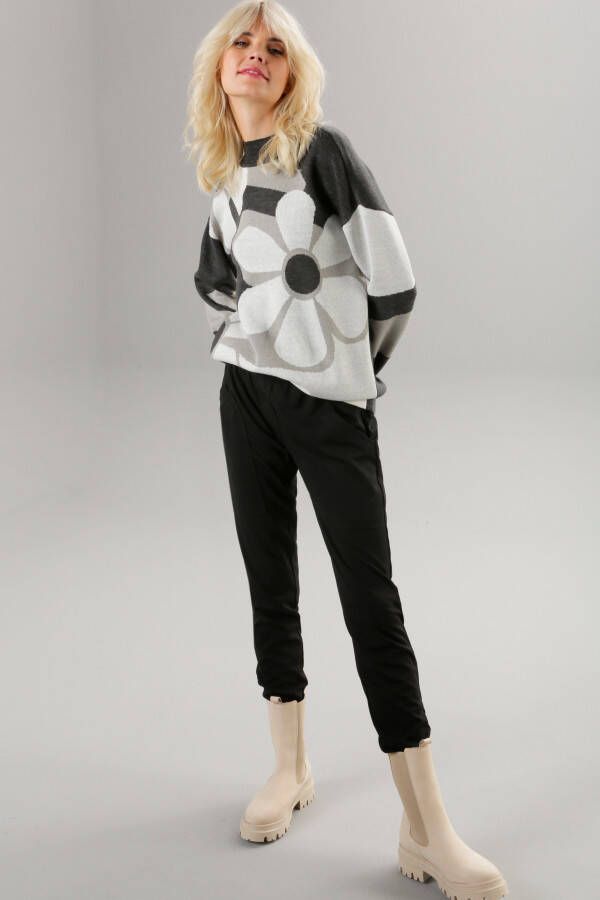 Aniston SELECTED Comfortbroek met grote opgestikte zakken