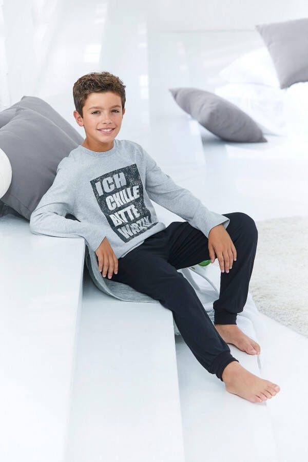 AUTHENTIC LE JOGGER Pyjama met spreuk "Ik chill wacht even" (2-delig 1 stuk)