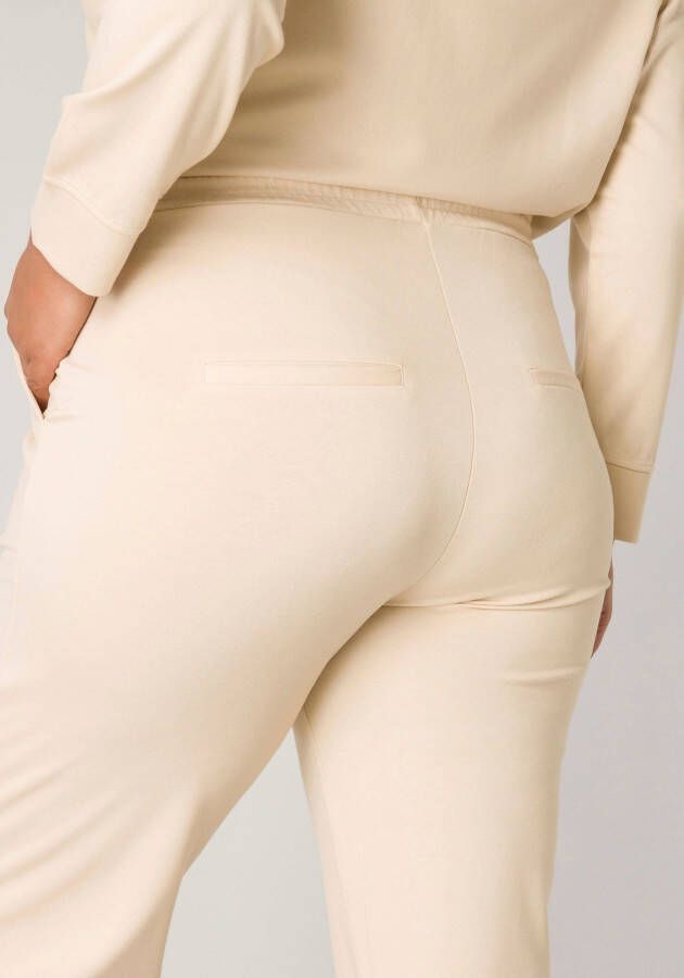 Base Level Curvy Sweatbroek BAS-YOANNA