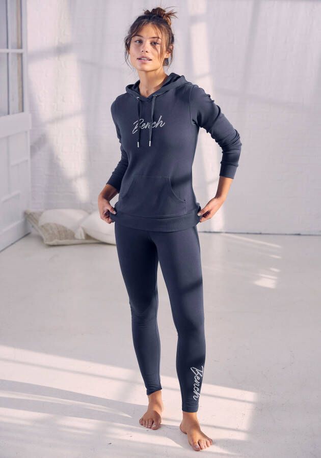 Bench. Loungewear Legging met glinsterend logoborduursel op het been