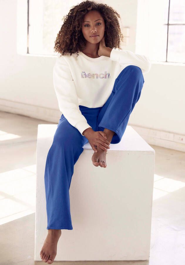 Bench. Loungewear Sweatpants -wijde loungebroek met insteekzakken en logo-print loungewear loungeanzug