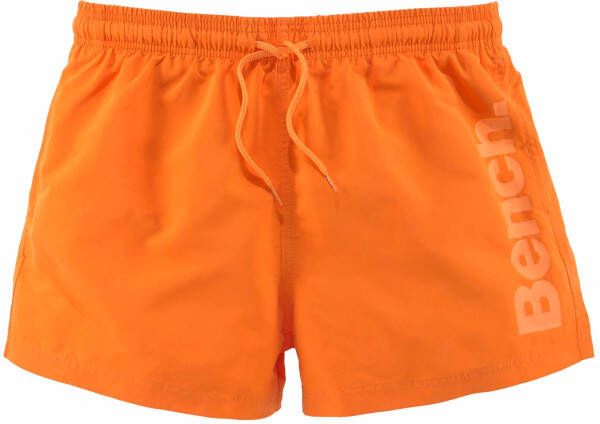 Bench. Zwemshort met logo-opschrift opzij