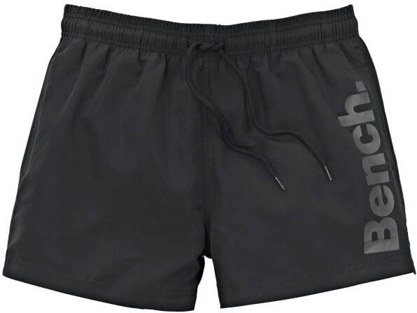 Bench. Zwemshort met logo-opschrift opzij