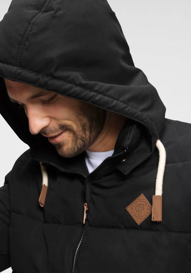Bruno Banani Gewatteerde jas licht waterafstotend modieuze stijl met decoratieve badges