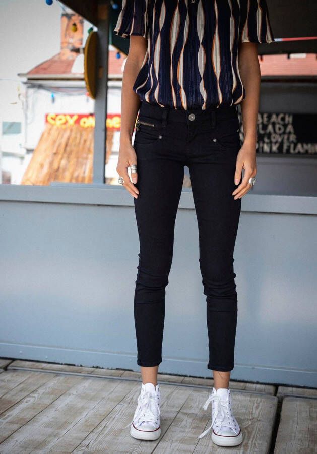 Freeman T. Porter Skinny fit jeans ALEXA S SDM met pas in hartmodel voor een leuk zitvlak