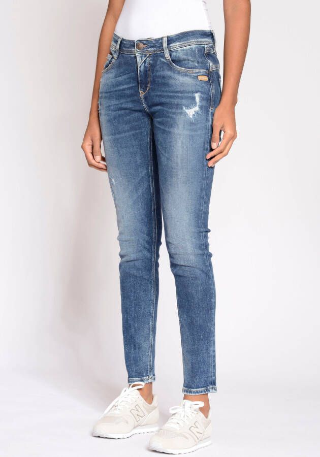 GANG Relax fit jeans 94AMELIE met dubbel juk en diepe zakken op de achterkant