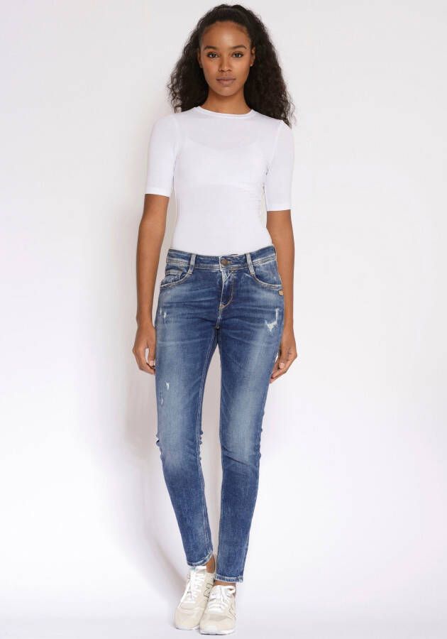 GANG Relax fit jeans 94AMELIE met dubbel juk en diepe zakken op de achterkant