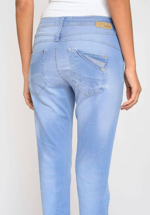 GANG Relax fit jeans 94AMELIE CROPPED met dubbel juk en dubbele rechter achterzak