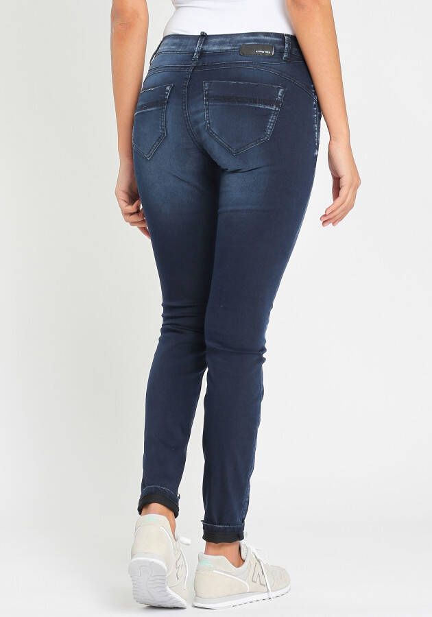 GANG Skinny fit jeans 94Nele met rond juk en driehoekige inzetstukken aan de zijkant voor een geweldig silhouet
