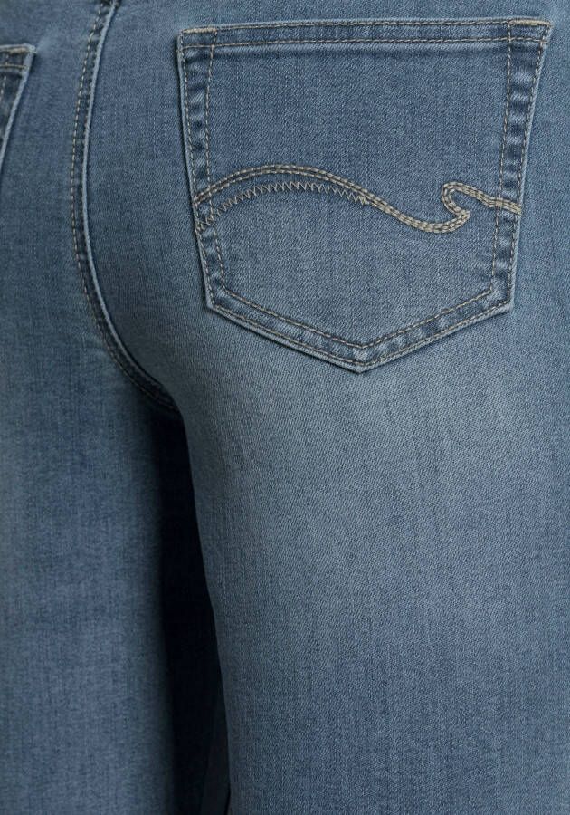KangaROOS Capri jeans Capri-jeans met riem (set Met een afneembare riem)