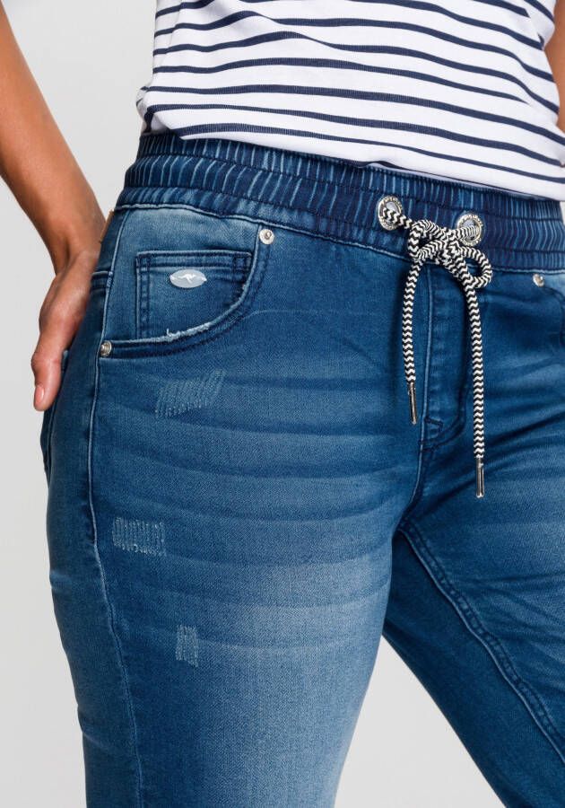 KangaROOS Jog-jeansbermuda rechte pasvorm used-wassing en slijtageplekken