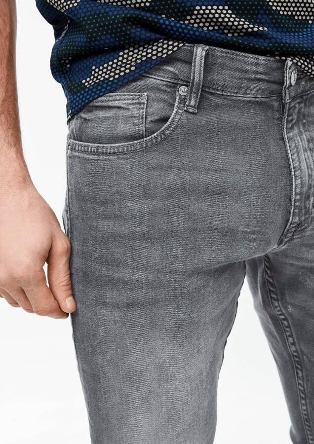 Q S designed by 5-pocket jeans met lichte used-effecten