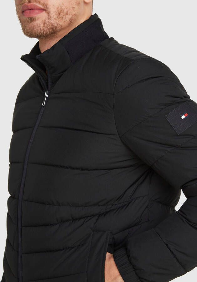 Tommy Hilfiger Gewatteerde jas BRANDED STAND COLLAR JACKET met opstaande kraag