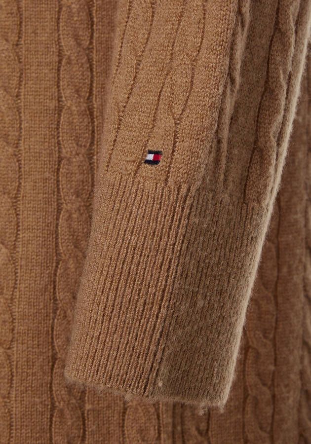 Tommy Hilfiger Tricotjurk SOFTWOOL CABLE ROLL-NK DRESS met -logo-borduursel op de mouw