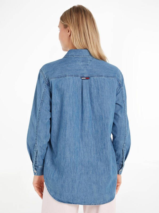 TOMMY JEANS blouse TJW CHAMBRAY BOYFRIEND SHIRT met een subtiele contrasterende band aan de binnenkant van de kraag