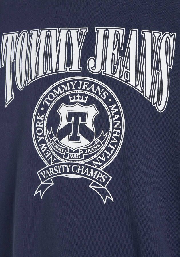 TOMMY JEANS Sweatshirt TJM COMFORT VARSITY CREW met geborduurd logo