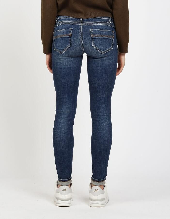 GANG Skinny fit jeans 94Nele met rond juk en driehoekige inzetstukken aan de zijkant voor een geweldig silhouet