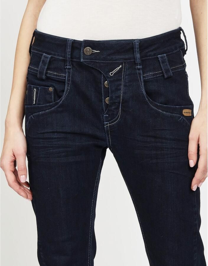 GANG Slim fit jeans 94Marge met bijzondere 4-knoopssluiting