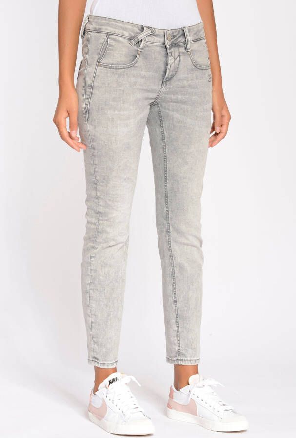 GANG Skinny fit jeans 94NELE X-CROPPED met driehoekige inzetstukken aan de zijkant voor een geweldig silhouet