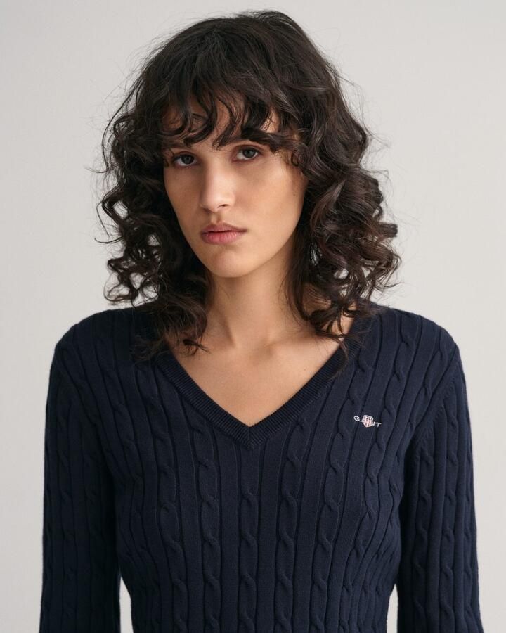 Gant Gebreide trui STRETCH COTTON CABLE V-NECK met logoborduursel op borsthoogte - Foto 4