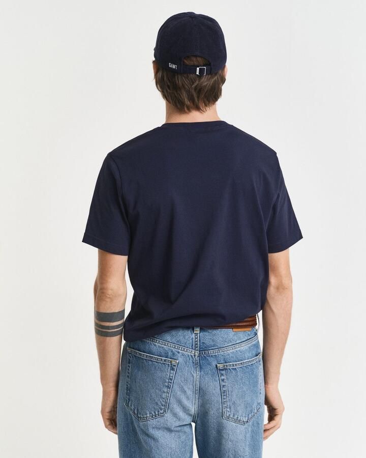 Gant T-shirt REG ARCHIVE SHIELD EMB SS T-SHIRT geïnspireerd door het archief uit de jaren '80 - Foto 4