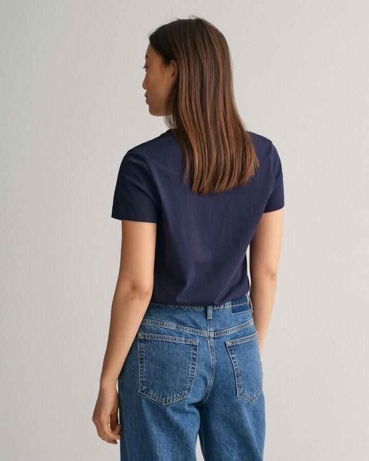 Gant T-shirt REG SHIELD KA V-NECK T-SHIRT met een klein geborduurd logo op de borst - Foto 20