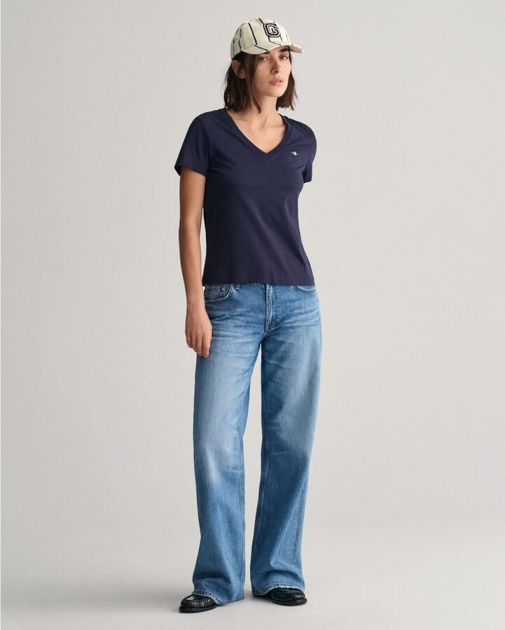 Gant T-shirt REG SHIELD KA V-NECK T-SHIRT met een klein geborduurd logo op de borst - Foto 3