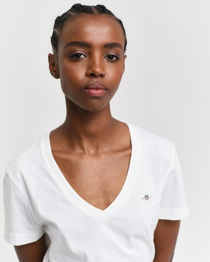 Gant T-shirt REG SHIELD KA V-NECK T-SHIRT met een klein geborduurd logo op de borst - Foto 13