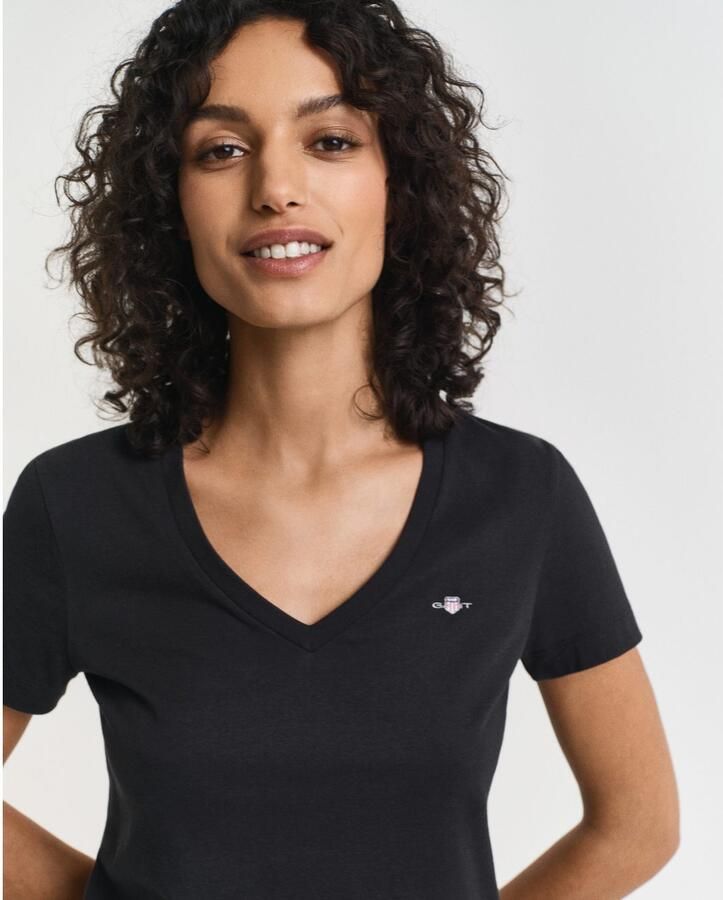 Gant T-shirt REG SHIELD KA V-NECK T-SHIRT met een klein geborduurd logo op de borst - Foto 3