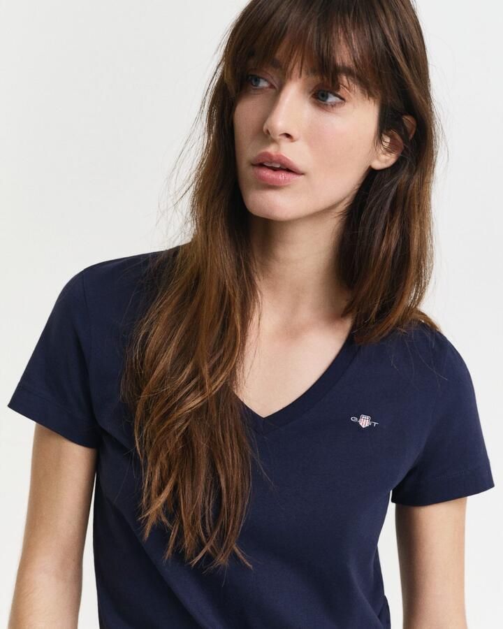 Gant T-shirt REG SHIELD KA V-NECK T-SHIRT met een klein geborduurd logo op de borst - Foto 17