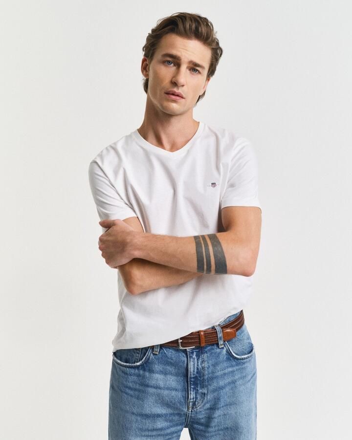 Gant T-shirt SLIM SHIELD V-NECK T-SHIRT met een klein geborduurd logo op de borst - Foto 9