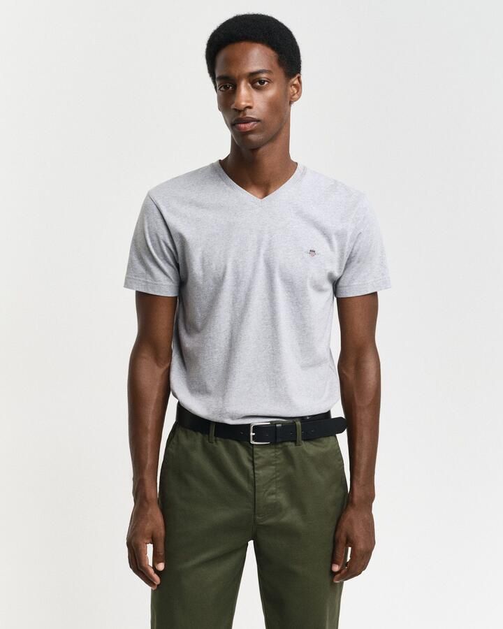 Gant T-shirt SLIM SHIELD V-NECK T-SHIRT met een klein geborduurd logo op de borst - Foto 13
