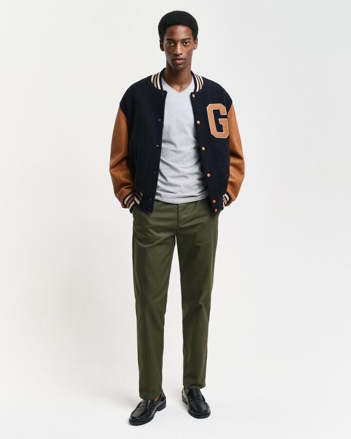 Gant T-shirt SLIM SHIELD V-NECK T-SHIRT met een klein geborduurd logo op de borst - Foto 5